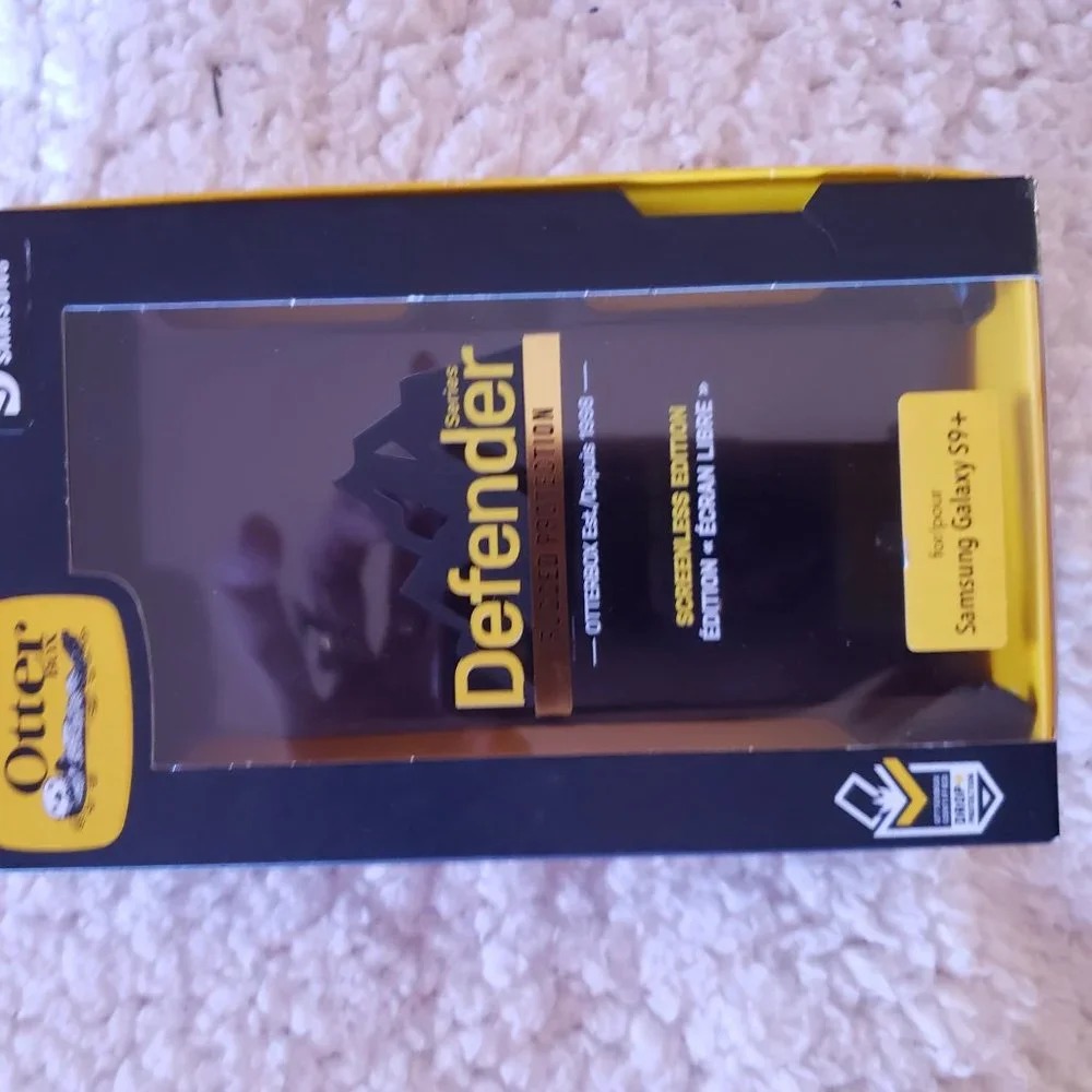 - Defender otterbox clips/S8 and S9+